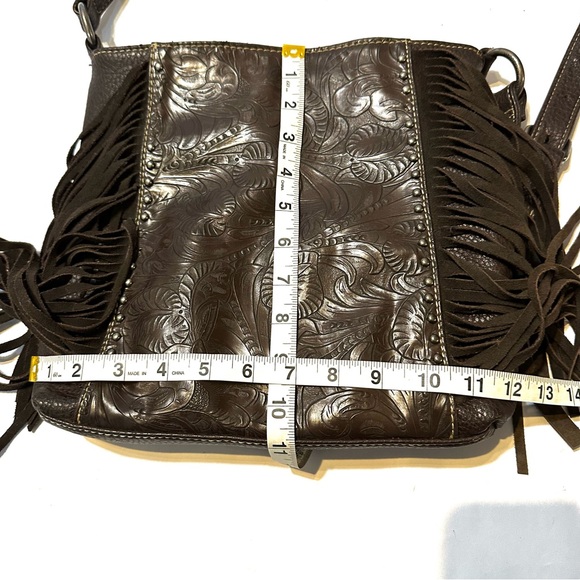 MONTANA WEST TRINITY RANCH TOOLED PEBBLED LEATHER W/SUEDE FRINGE CROSSBODY BAG - Picture 15 of 16